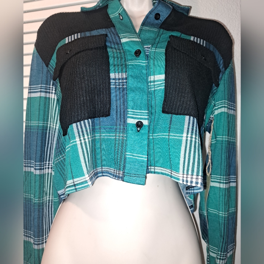 Long  sleeve button up crop top shirt